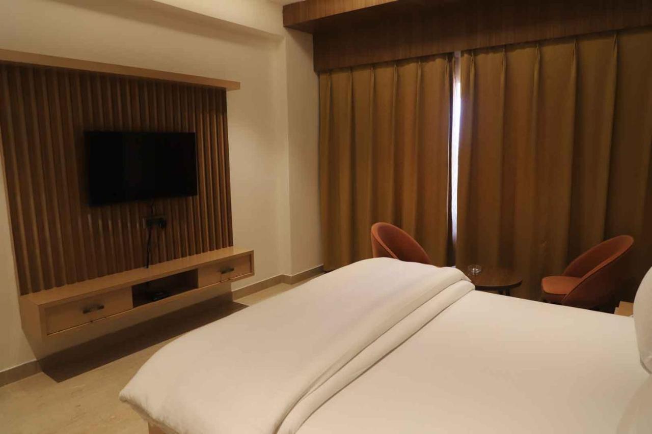 Golden Stone Resorts Alīgarh Zewnętrze zdjęcie